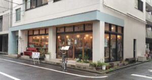 飲食店経営者から「絶対ここには出店しない」と言われたという住宅街の片隅で元気に営業中の喫茶ランドリー森下本店